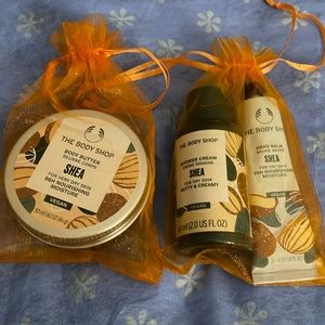 NWOT - The Body Shop Shea travel kit. Small shower gel and body butter.